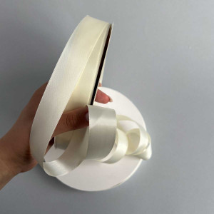 Лента атлас двусторонняя Ding Xin 2.5 см * 90 м- #0028 Айвори. Photo 2